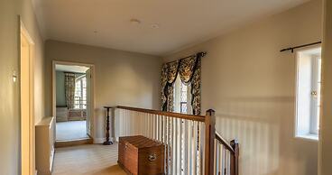 Georgian House With Garden Views Tennis Court