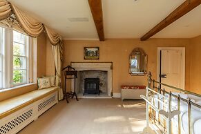 Georgian House With Garden Views Tennis Court