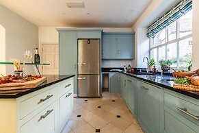 Georgian House With Garden Views Tennis Court