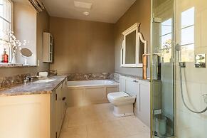 Georgian House With Garden Views Tennis Court