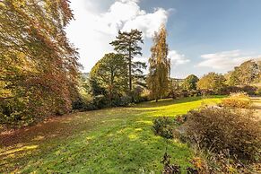 Georgian House With Garden Views Tennis Court