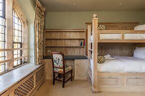 Georgian House With Garden Views Tennis Court