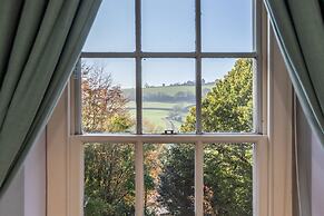 Georgian House With Garden Views Tennis Court
