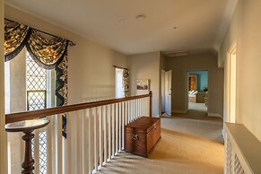 Georgian House With Garden Views Tennis Court