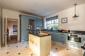 Georgian House With Garden Views Tennis Court