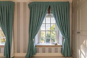 Georgian House With Garden Views Tennis Court