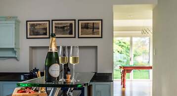 Georgian House With Garden Views Tennis Court