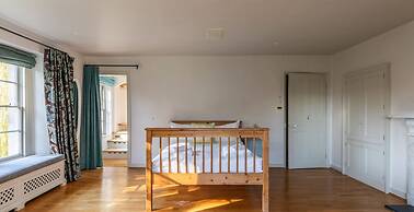 Georgian House With Garden Views Tennis Court