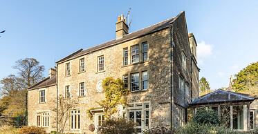 Georgian House With Garden Views Tennis Court