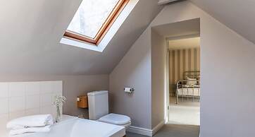 Georgian House With Garden Views Tennis Court