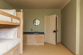 Georgian House With Garden Views Tennis Court