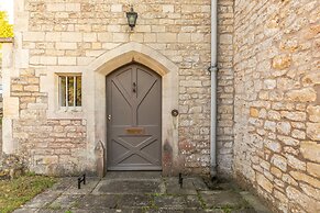 Georgian House With Garden Views Tennis Court