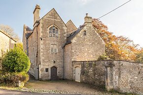 Georgian House With Garden Views Tennis Court
