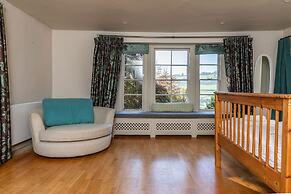 Georgian House With Garden Views Tennis Court