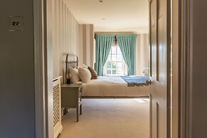 Georgian House With Garden Views Tennis Court