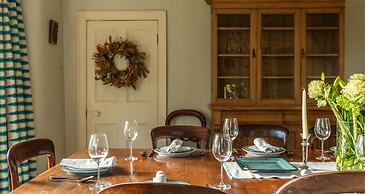 Georgian House With Garden Views Tennis Court