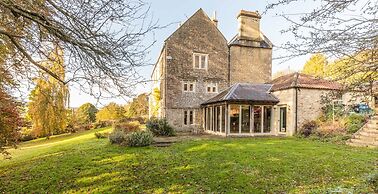 Georgian House With Garden Views Tennis Court