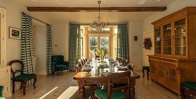 Georgian House With Garden Views Tennis Court