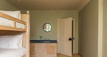 Georgian House With Garden Views Tennis Court