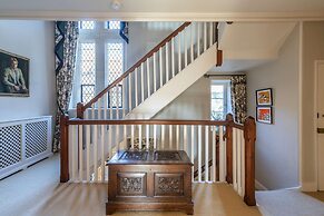 Georgian House With Garden Views Tennis Court