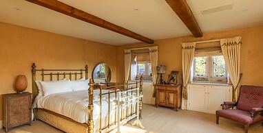 Georgian House With Garden Views Tennis Court