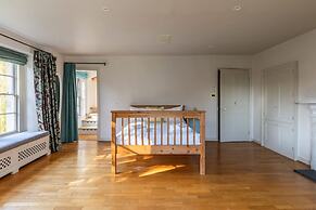 Georgian House With Garden Views Tennis Court