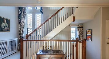 Georgian House With Garden Views Tennis Court