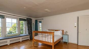 Georgian House With Garden Views Tennis Court