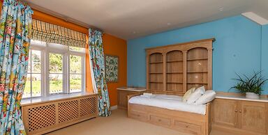 Georgian House With Garden Views Tennis Court