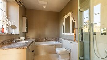 Georgian House With Garden Views Tennis Court