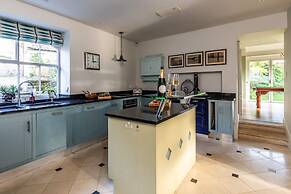 Georgian House With Garden Views Tennis Court