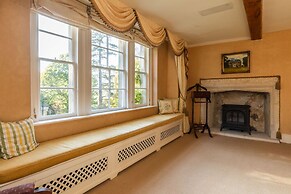 Georgian House With Garden Views Tennis Court