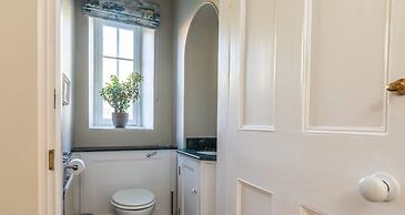 Georgian House With Garden Views Tennis Court