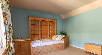 Georgian House With Garden Views Tennis Court