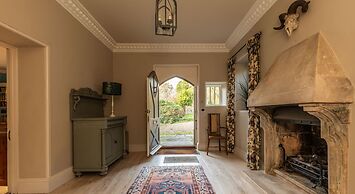 Georgian House With Garden Views Tennis Court