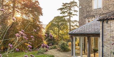 Georgian House With Garden Views Tennis Court