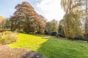 Georgian House With Garden Views Tennis Court