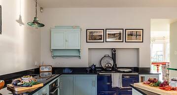 Georgian House With Garden Views Tennis Court