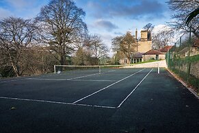 Georgian House With Garden Views Tennis Court