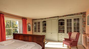 Georgian House With Garden Views Tennis Court