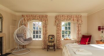 Georgian House With Garden Views Tennis Court