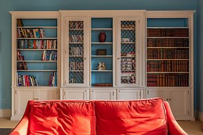 Georgian House With Garden Views Tennis Court