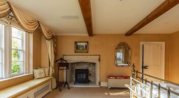 Georgian House With Garden Views Tennis Court