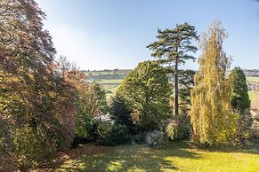Georgian House With Garden Views Tennis Court