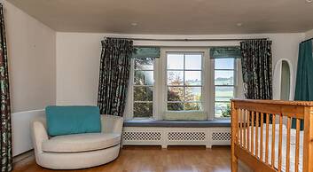 Georgian House With Garden Views Tennis Court