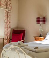 Georgian House With Garden Views Tennis Court