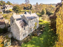 Georgian House With Garden Views Tennis Court