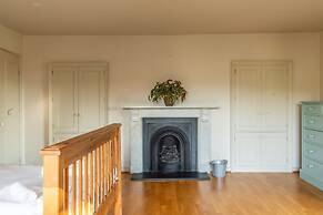 Georgian House With Garden Views Tennis Court