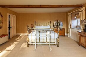 Georgian House With Garden Views Tennis Court