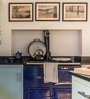 Georgian House With Garden Views Tennis Court